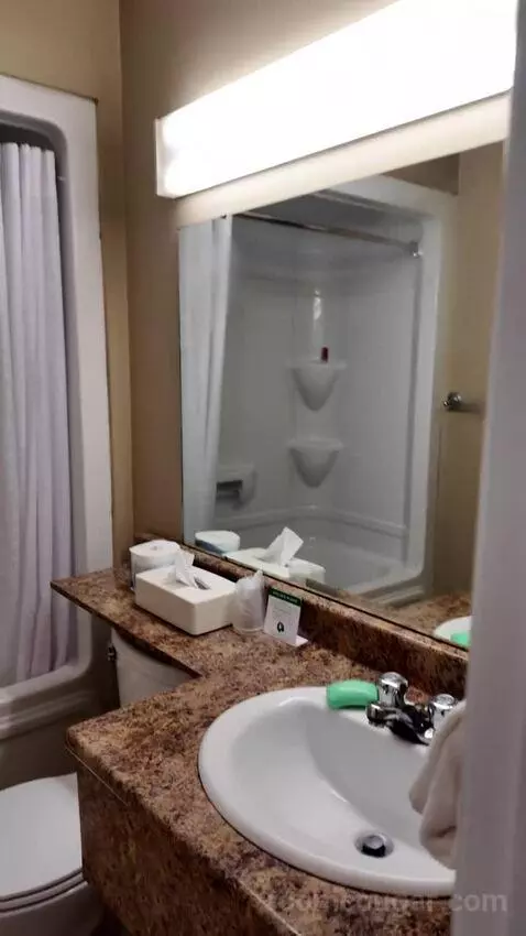Standard (#102) bathroom picture #10