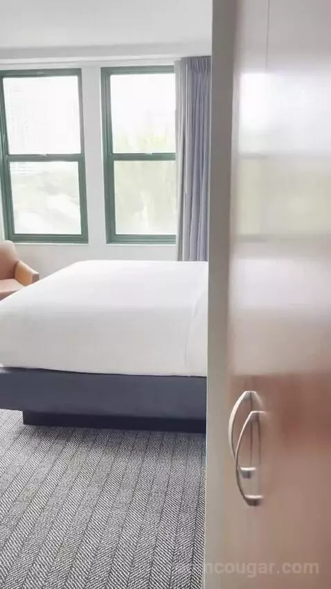 King Room bed picture #4