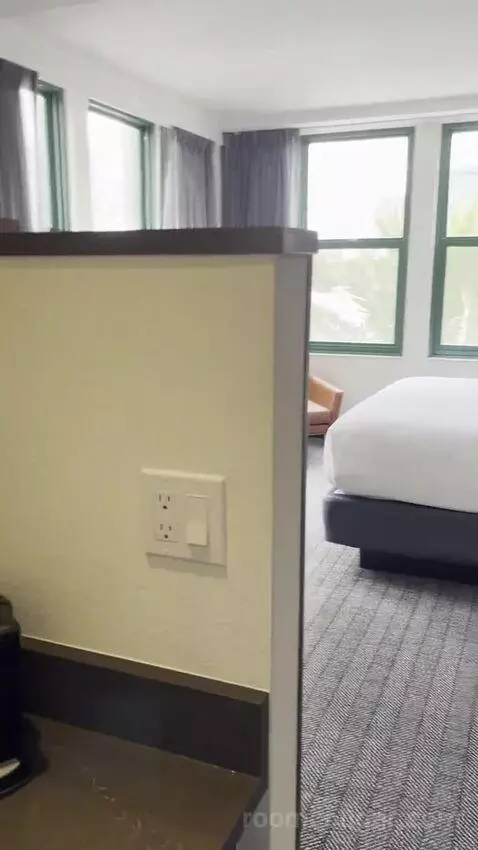 King Room bed picture #1