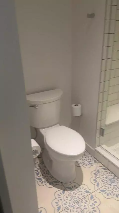 Lagoon View Room - King Bed (Includes Early Park Admission*) (#3230) bathroom picture #4