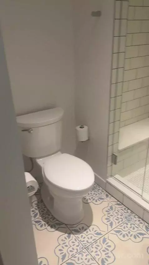 Lagoon View Room - King Bed (Includes Early Park Admission*) (#3230) bathroom picture #5