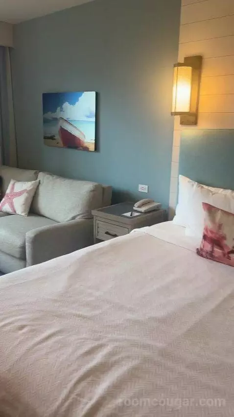 Lagoon View Room - King Bed (Includes Early Park Admission*) (#3230) bed picture #4