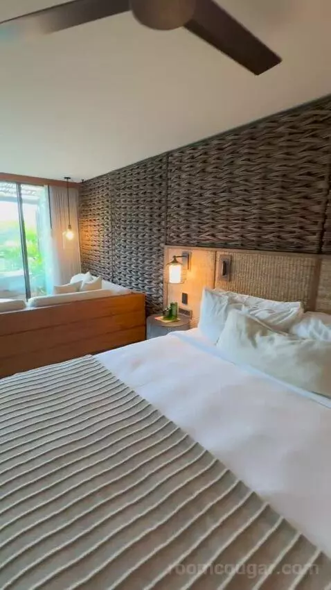 Mountain View King (#426) bed picture #5