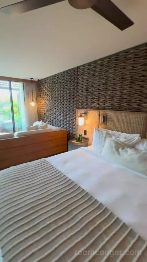 Mountain View King (#426) bed picture #6