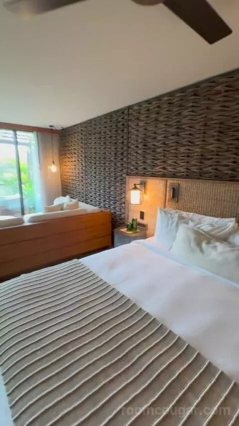 Mountain View King (#426) bed picture #7