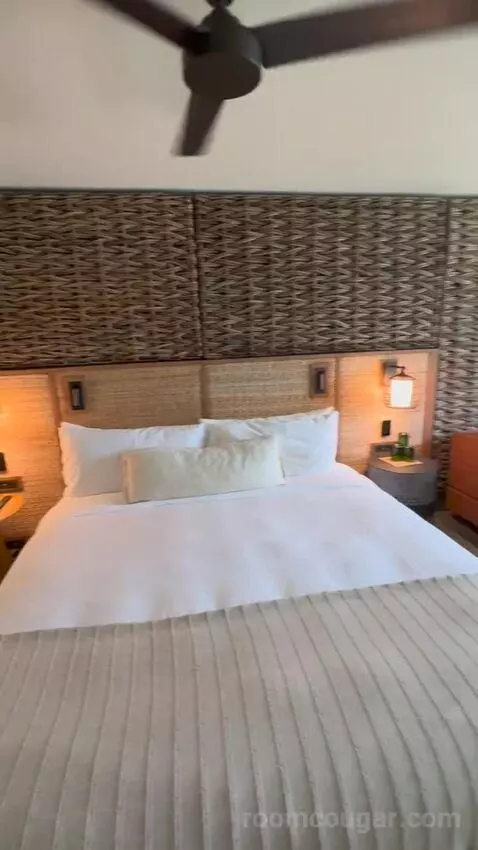 Ocean View Lounge King (#306) bed picture #1