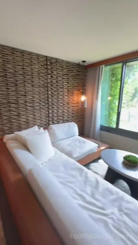 Ocean View Lounge King (#306) bed picture #6