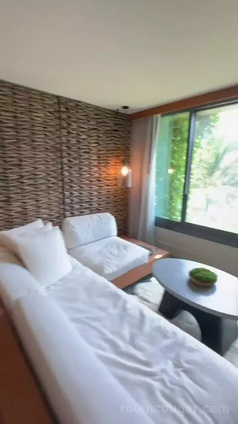 Ocean View Lounge King (#306) bed picture #7