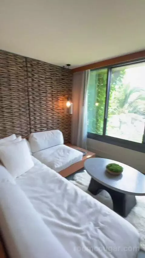Ocean View Lounge King (#306) bed picture #8
