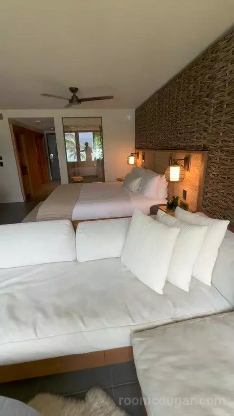 Ocean View Lounge King (#306) bed picture #9
