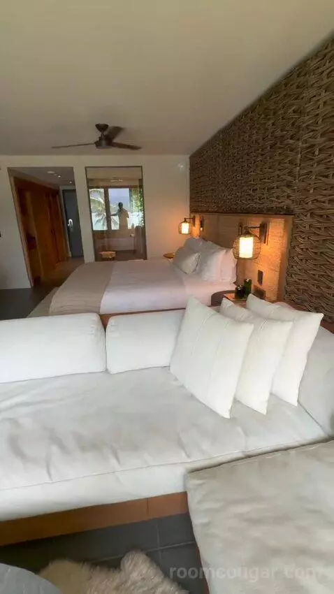 Ocean View Lounge King (#306) bed picture #10