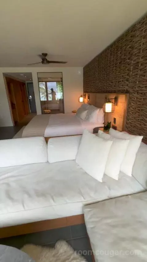 Ocean View Lounge King (#306) bed picture #12