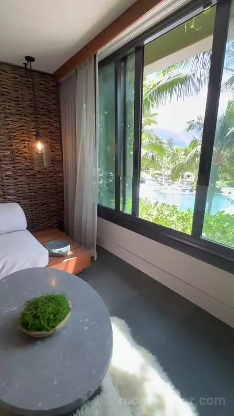 Ocean/Pool View King (#308) bed picture #11