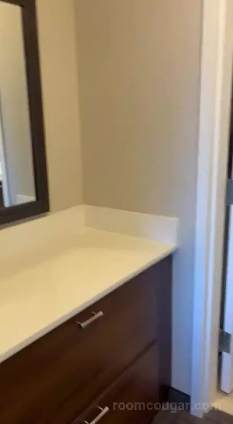 Queen Studio with Sofa Bed and Garden View - Hearing Accessible bathroom picture #1