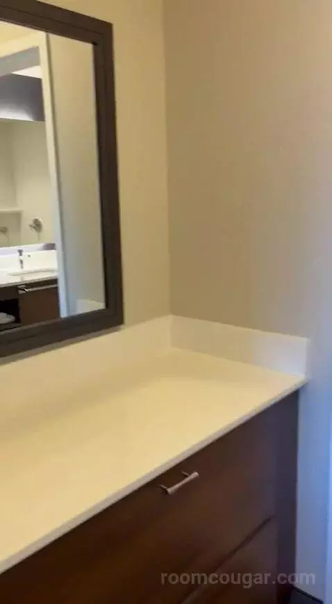 Queen Studio with Sofa Bed and Garden View - Hearing Accessible bathroom picture #3