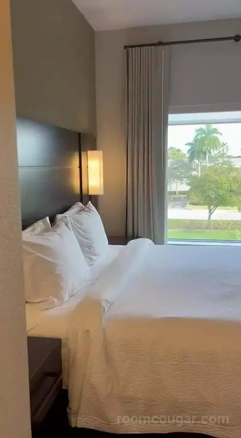 Queen Studio with Sofa Bed and Garden View - Hearing Accessible bed picture #11