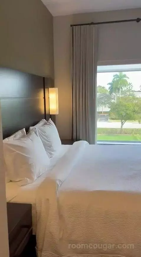 Queen Studio with Sofa Bed and Garden View - Hearing Accessible bed picture #12