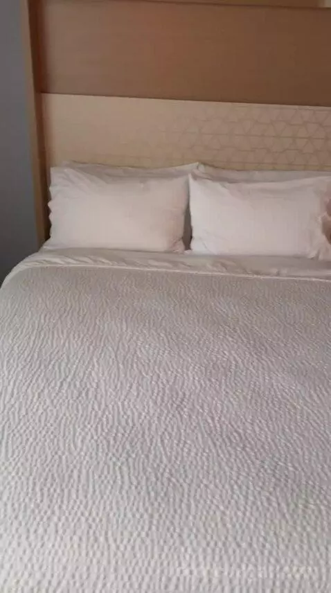 Queen Room with Two Queen Beds (#512) bed picture #2