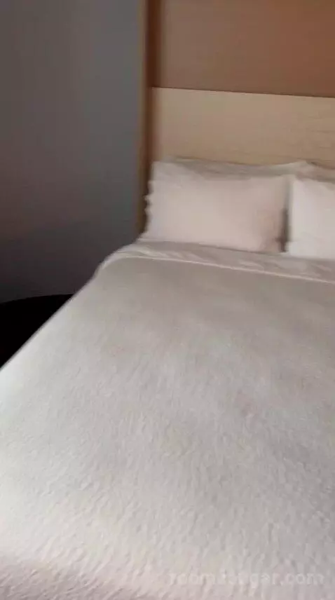 Queen Room with Two Queen Beds (#512) bed picture #5