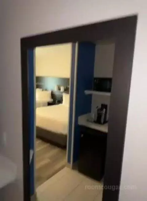 Queen Room with Two Queen Beds (#421) bed picture #1