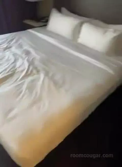 Superior King Room (#1911) bed picture #8