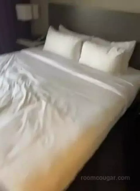 Superior King Room (#1911) bed picture #9