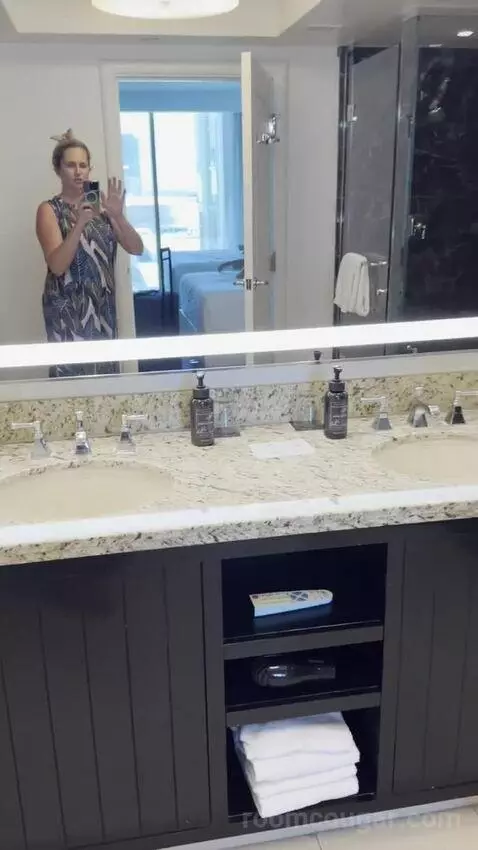 Stay Well Delano Two Queen Suite bathroom picture #7