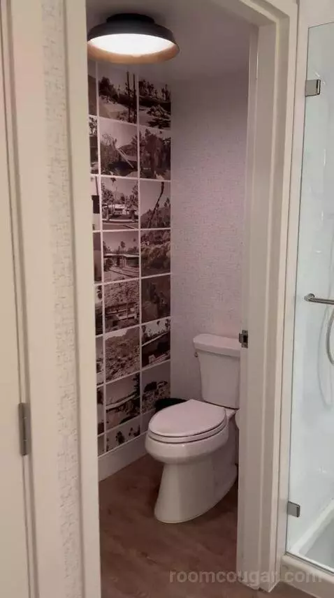 Jr Suite bathroom picture #1