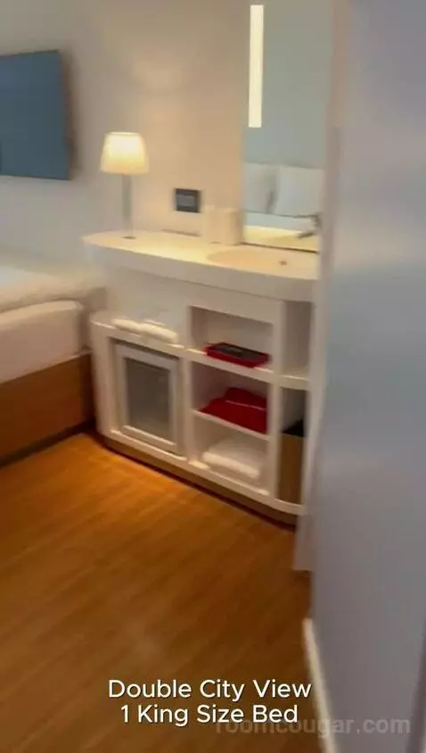 King Room with River View bed picture #1