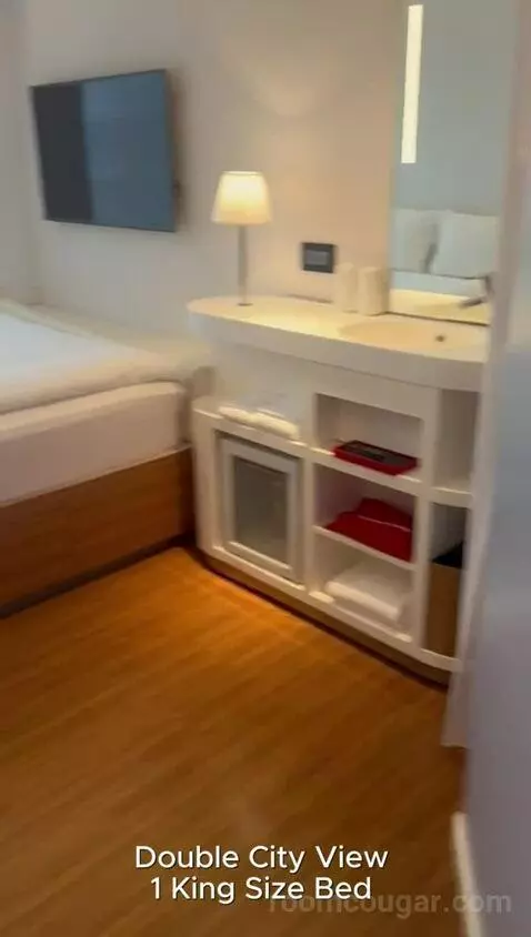 King Room with River View bed picture #3