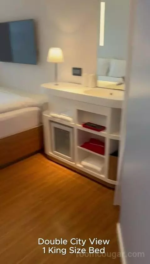 King Room with River View picture #3