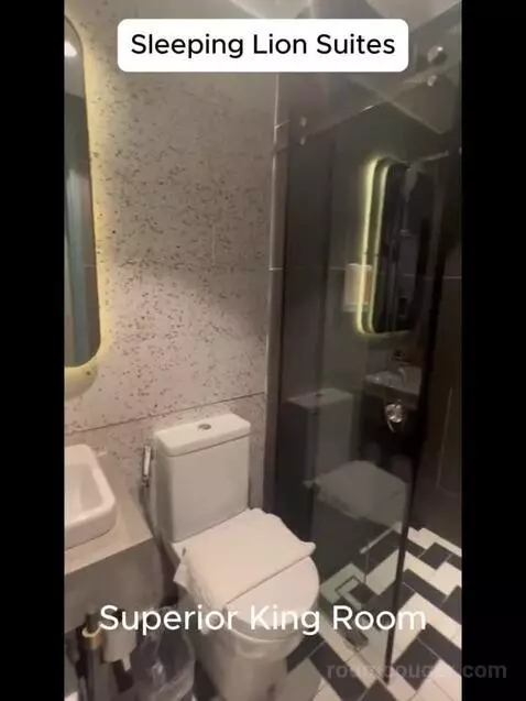 Standard (#1828) bathroom picture #1