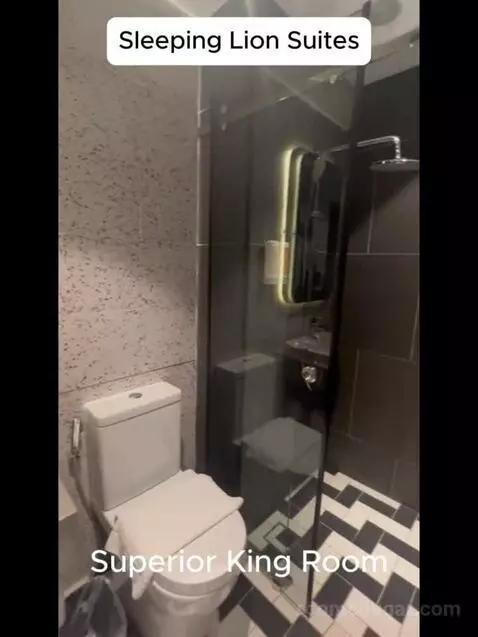Standard (#1828) bathroom picture #5