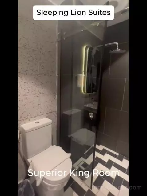 Standard (#1828) bathroom picture #6
