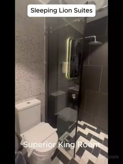 Standard (#1828) bathroom picture #7