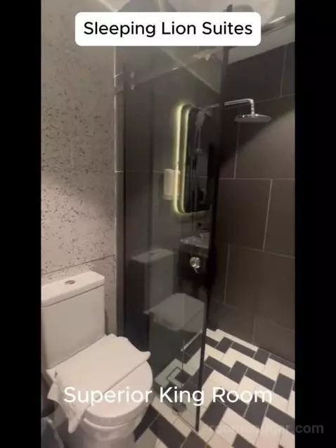 Standard (#1828) bathroom picture #8