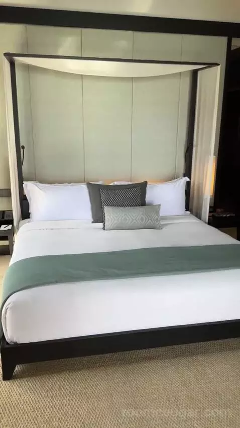 One Bedroom Ocean View Pool Villa bed picture #3
