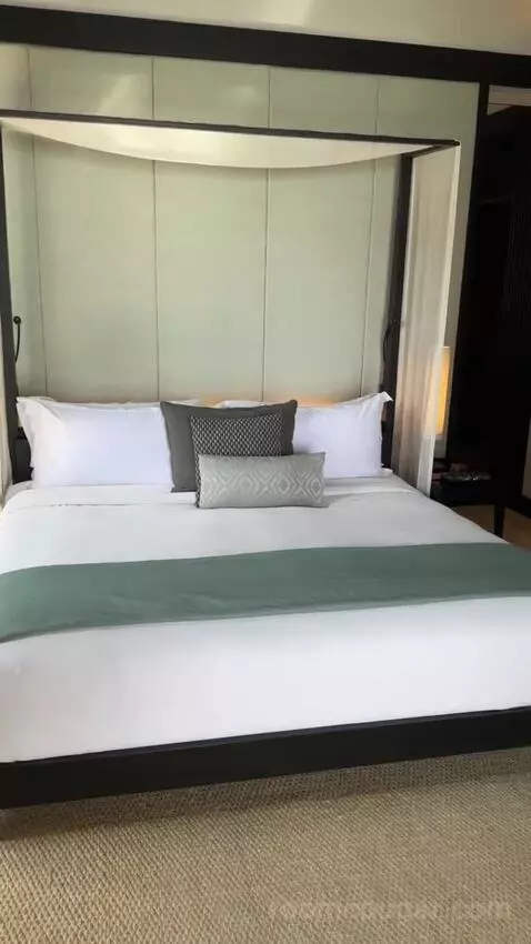 One Bedroom Ocean View Pool Villa bed picture #9
