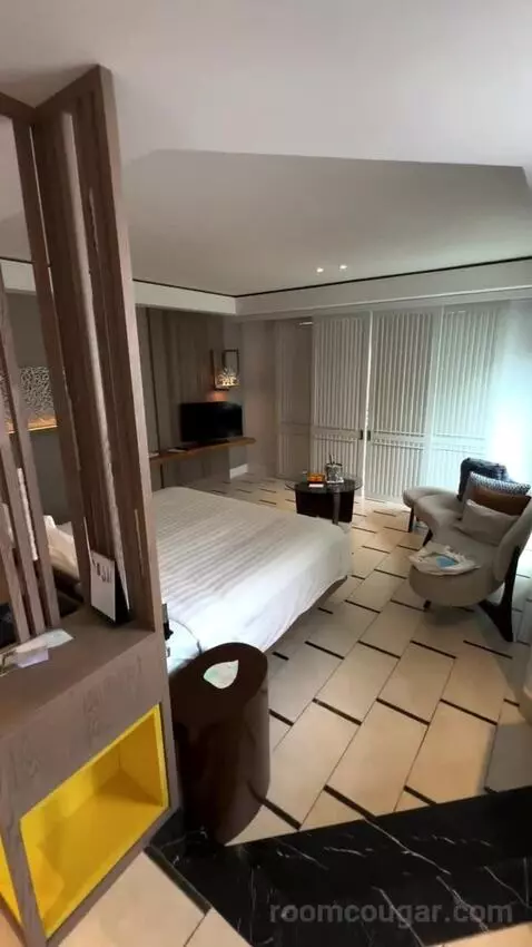 Jr Suite (#251) bed picture #4