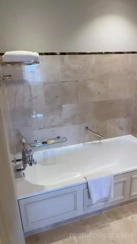 Panoramic View One Bedroom Suite bathroom picture #8