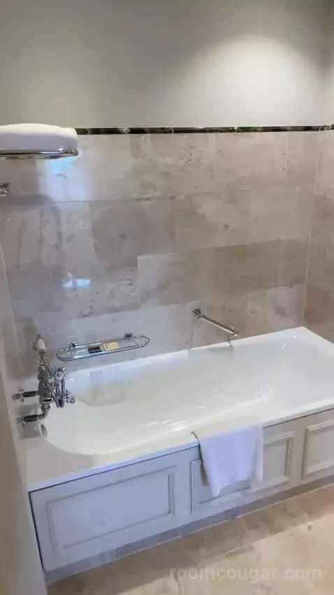 Panoramic View One Bedroom Suite bathroom picture #9