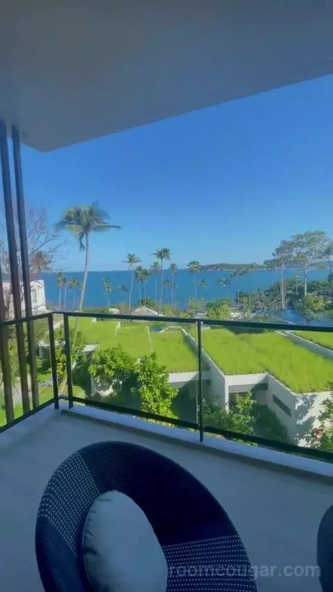 One-Bedroom Executive Suite with Ocean View - Club Access view picture #7