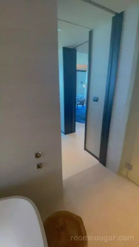 One-Bedroom Executive Suite with Ocean View - Club Access bathroom picture #9