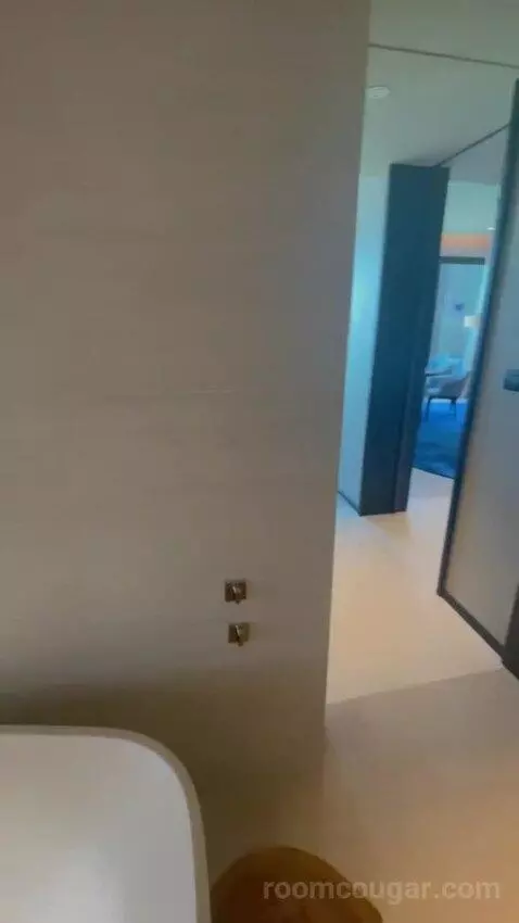 One-Bedroom Executive Suite with Ocean View - Club Access bathroom picture #12