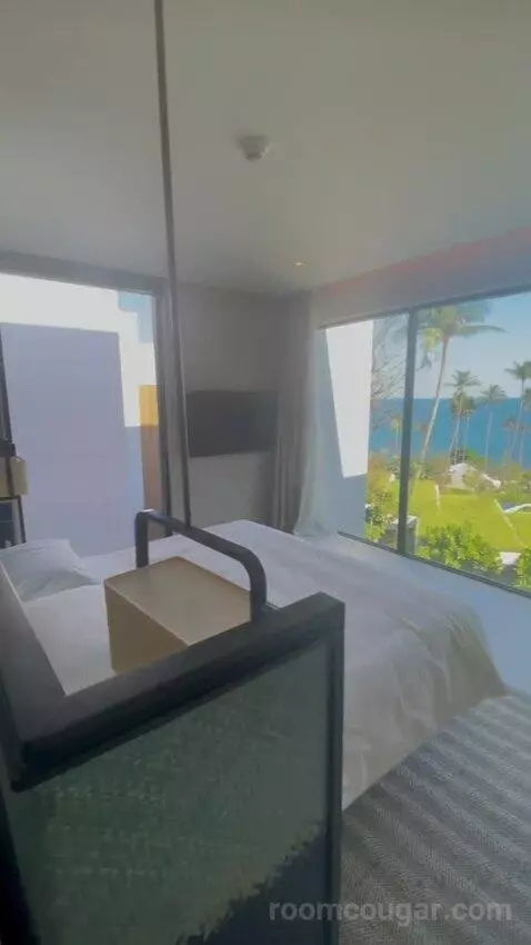 One-Bedroom Executive Suite with Ocean View - Club Access bed picture #1