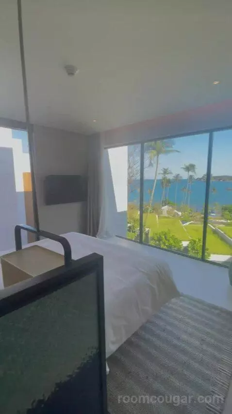 One-Bedroom Executive Suite with Ocean View - Club Access bed picture #4