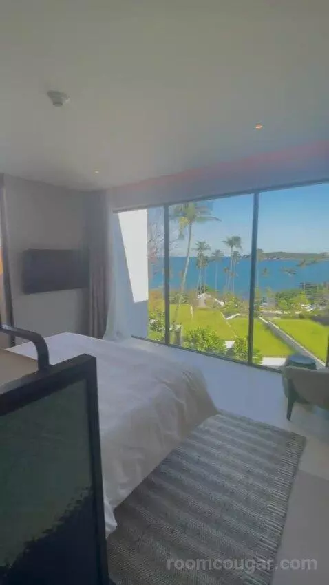 One-Bedroom Executive Suite with Ocean View - Club Access bed picture #6