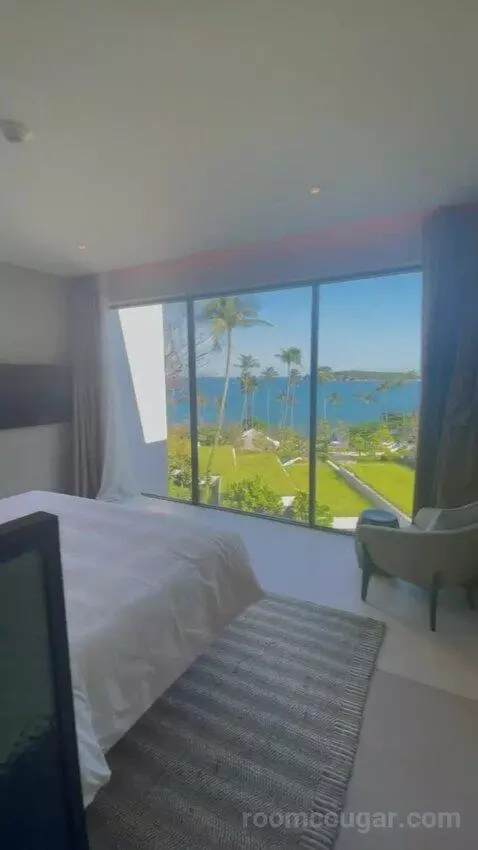 One-Bedroom Executive Suite with Ocean View - Club Access bed picture #8