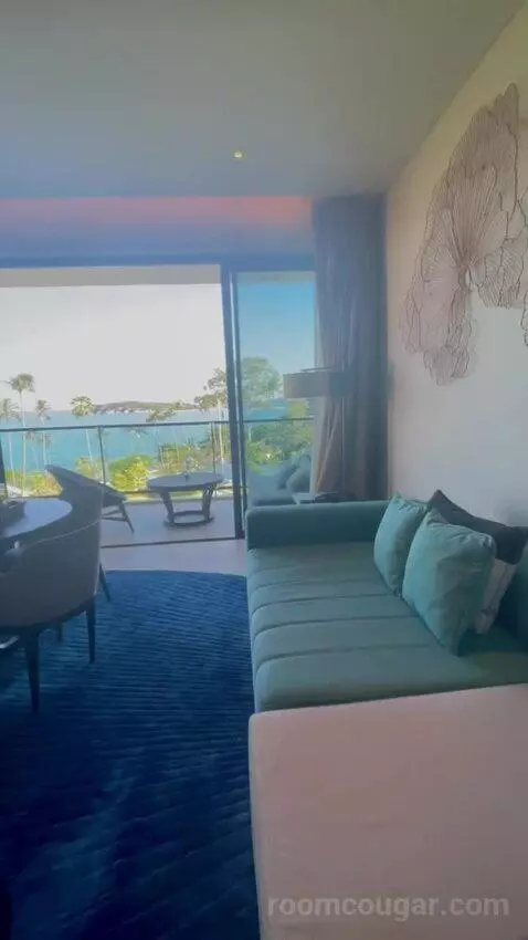 One-Bedroom Executive Suite with Ocean View - Club Access view picture #1