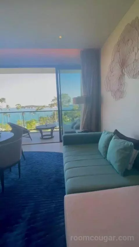 One-Bedroom Executive Suite with Ocean View - Club Access view picture #2